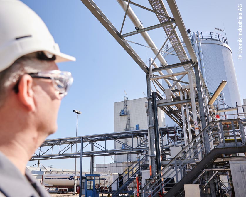 Evonik operator in front of the chemical plant